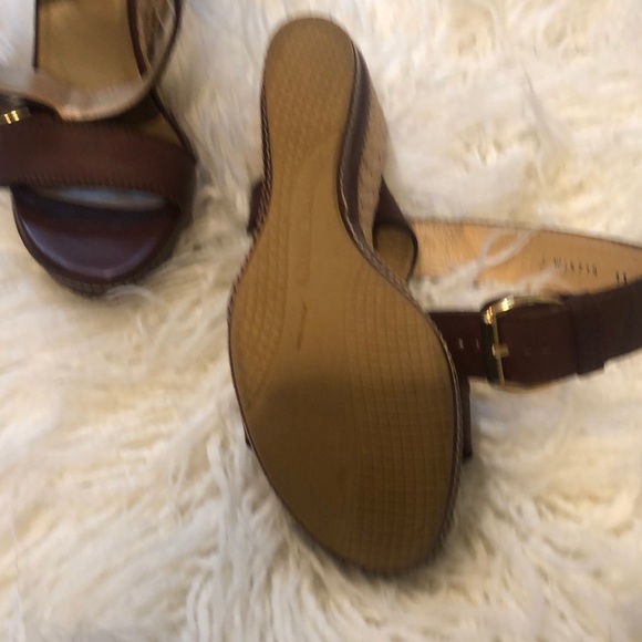 EUC worn once STUART WEITZMAN BROWN WEDGE SANDALA - Picture 6 of 7